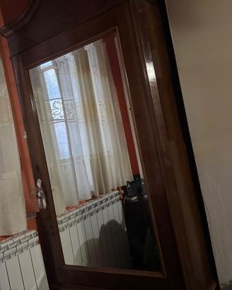 Armadio con anta con lo specchio