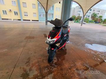 per pezzi di ricambio Aprilia SR 50 