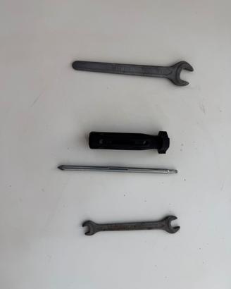 BMW chiavini originali sotto sella