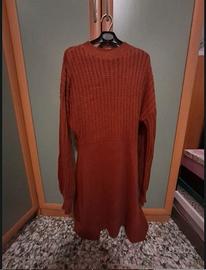 Vestito invernale rosso mattone