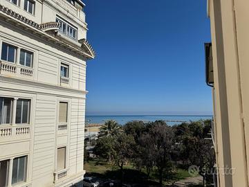 LUMINOSO APPARTAMENTO VISTA MARE CON POSTO AUTO