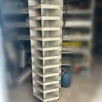 Scaffale Industriale Girevole con Tasche