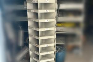 Scaffale Industriale Girevole con Tasche