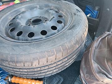 cerchione 5 bulloni montato su Kia ceed con gomma 