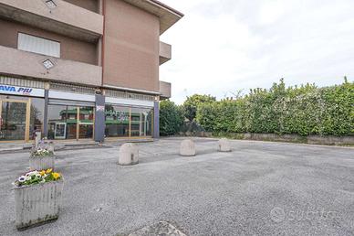 LOCALE COMMERCIALE CON BOX SINGOLO A MEDOLAGO