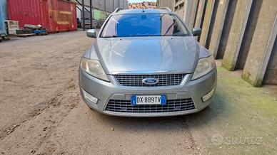 Ford mondeo del 2009 incidentata dietro