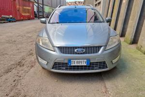 Ford mondeo del 2009 incidentata dietro