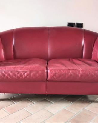 Divano classico rosso 3 posti