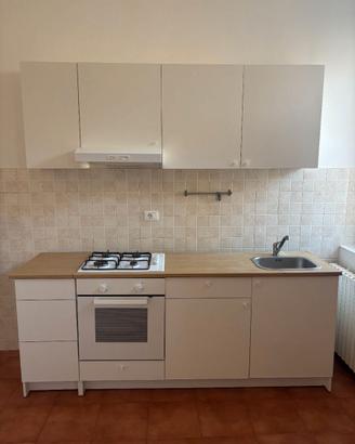Cucina IKEA KNOXHULT bianca 224 cm, forno e gas