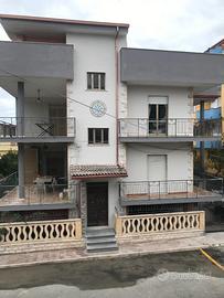 Intero immobile a 100 metri dal mare