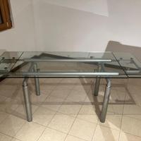 Tavolo in vetro temperato