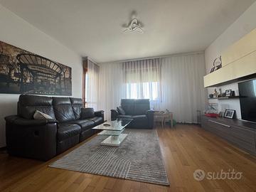 Luminoso appartamento tre camere con garage