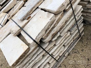 Affascinante pietra di recupero da pavimento