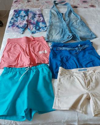 Pantaloncini vari colori, una salopette jeans