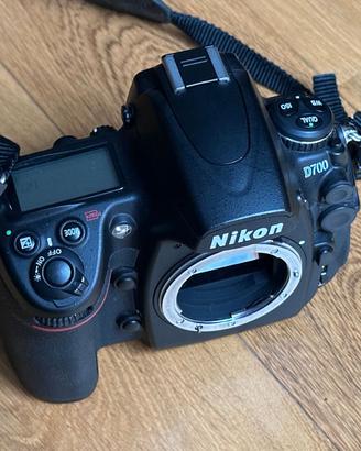 Nikon D700 FX full frame, 25.330 scatti, perfetta