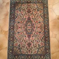 Tappeto e Guida orientale in lana.