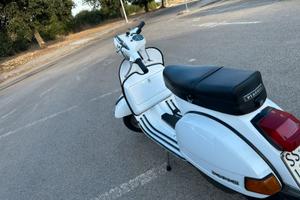 Vespa P200E