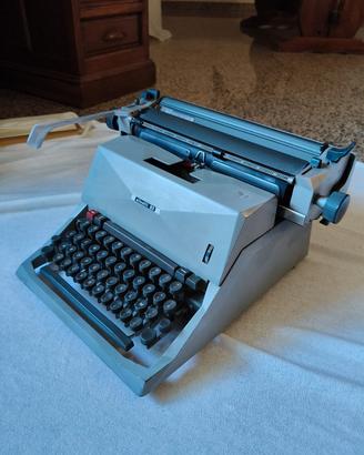 Macchina da scrivere Olivetti Diaspron 82 