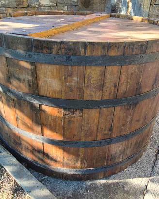 Grande tino antico in legno da vendemmia