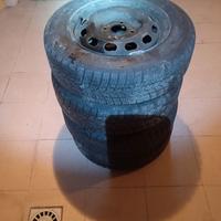 Pneumatici invernali 175/65 R14 82 T con cerchioni