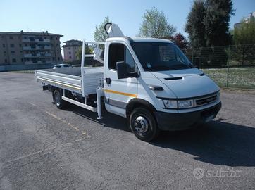 IVECO DAILY CON GRU PAT. C