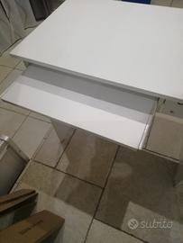 Scrivania porta pc