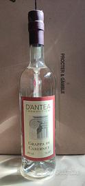 bottiglia di grappa di carbernet D'antea