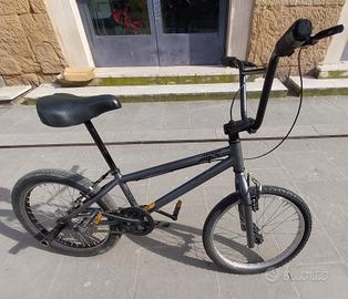 Bicicletta BMX FREESTYLE BTWIN 