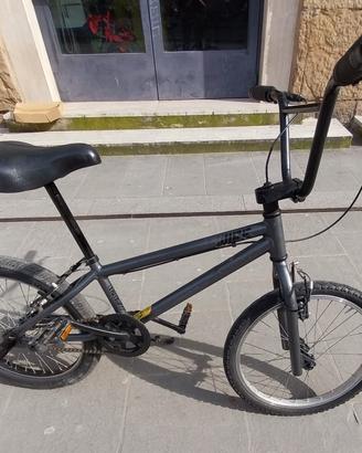 Bicicletta BMX FREESTYLE BTWIN 