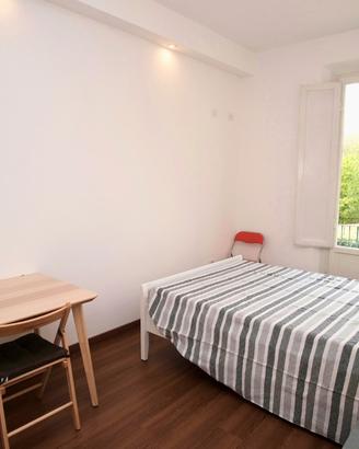 Ampia camera con bagno e balcone privati
