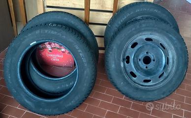 N. 4 Cerchi in ferro da 15 + pneumatici