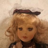 Bambola di porcellana