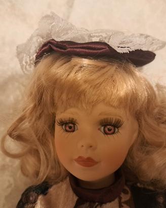 Bambola di porcellana