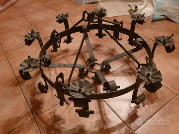 Lampadario in ferro battuto