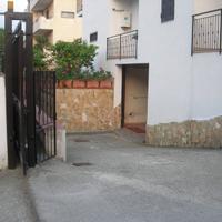 Locale uso deposito a licola