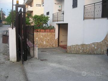 Locale uso deposito a licola