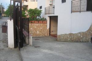 Locale uso deposito a licola