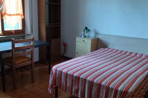 Camera singola ragazza via aretina pispini siena