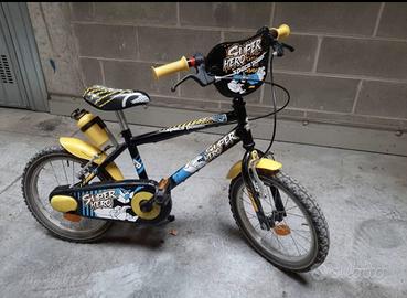Bicicletta Bambino Super Hero con Rotelle
