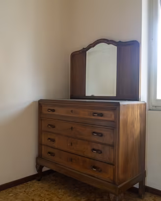 Comò/Cassettone d'epoca con specchiera e piano in