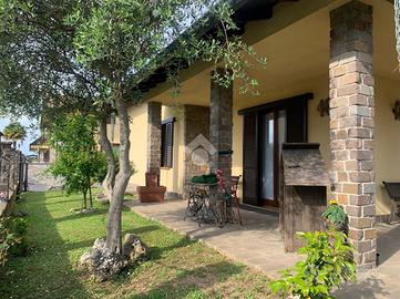 VILLA SINGOLA A LONATE POZZOLO