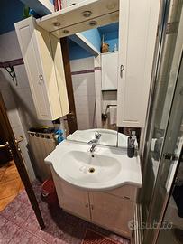 Mobiletto e lavandino da bagno
