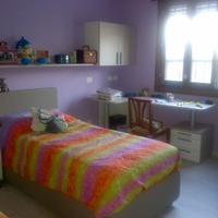 Scrivania con cassettiera