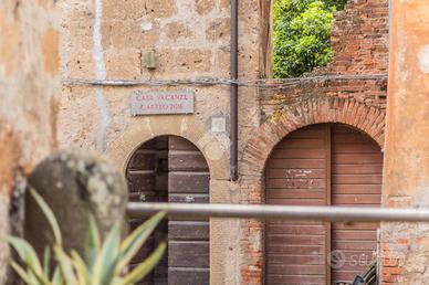 2 LOCALI A SUTRI