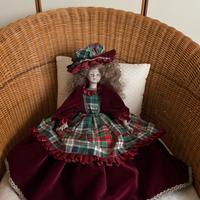 Bambola da collezione di porcellana