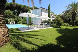 Villa di 450 m² con più di 5 locali a Forte dei Ma