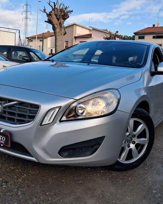 VOLVO - V60 - D2 Summum