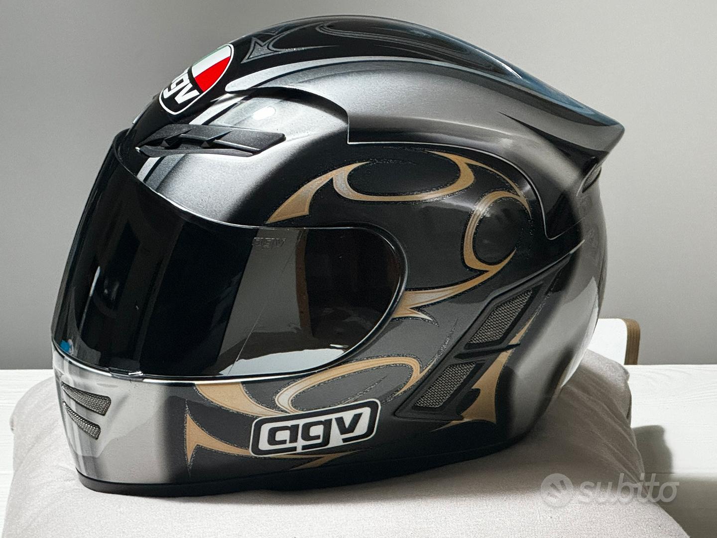 Casco discount agv stealth