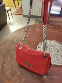 borsa donna in pelle corallo brand Carpisa 