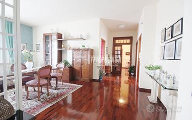 AMPIO APPARTAMENTO CON SOFFITTA NO CONDOMINIO